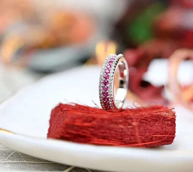 Ruby Wedding or Engagement Ring Round (Brilliant) set in Sterling Silver.