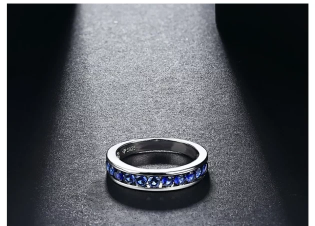 Sapphire Wedding or Engagement Ring Round (Brilliant) set in Sterling Silver.