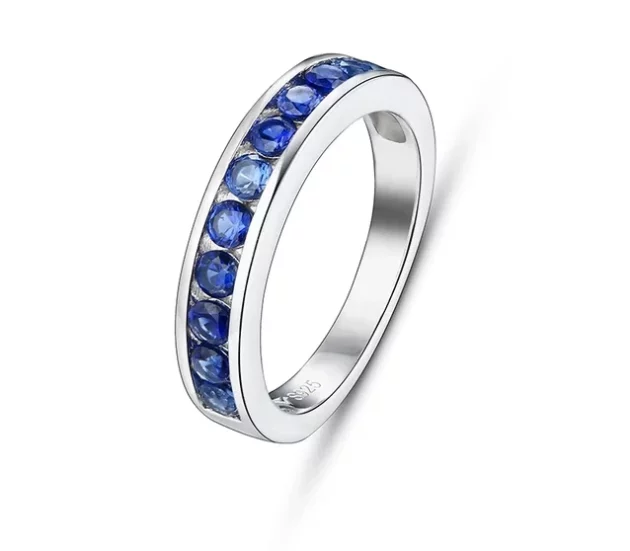 Sapphire Wedding or Engagement Ring Round (Brilliant) set in Sterling Silver.