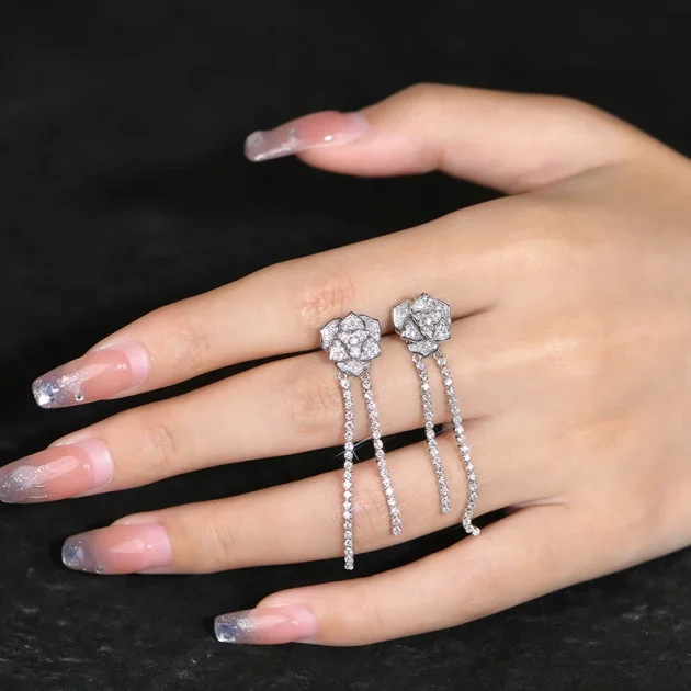 Moissanite Pendientes Earrings Round (Brilliant) set in Pure White Gold.