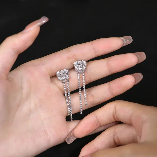 Moissanite Pendientes Earrings Round (Brilliant) set in Pure White Gold.