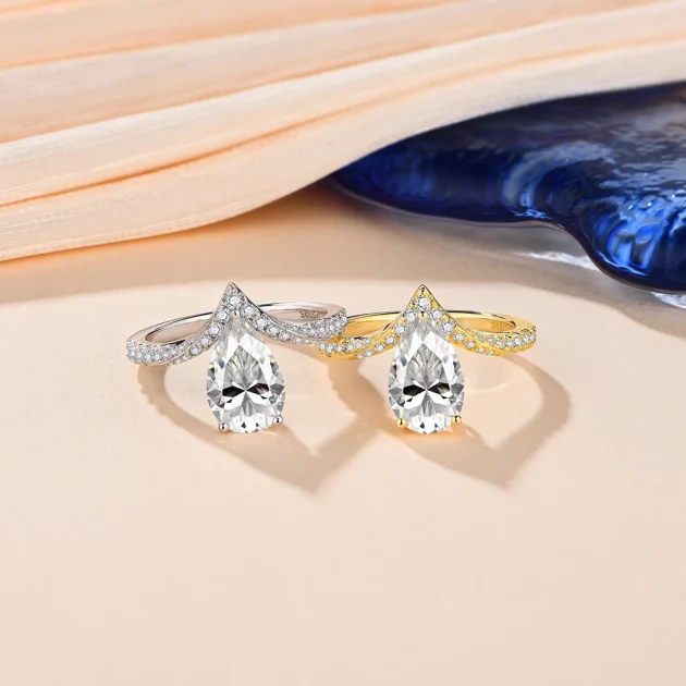 Luxurious Pear Shape Moissanite Ring in Pure Gold